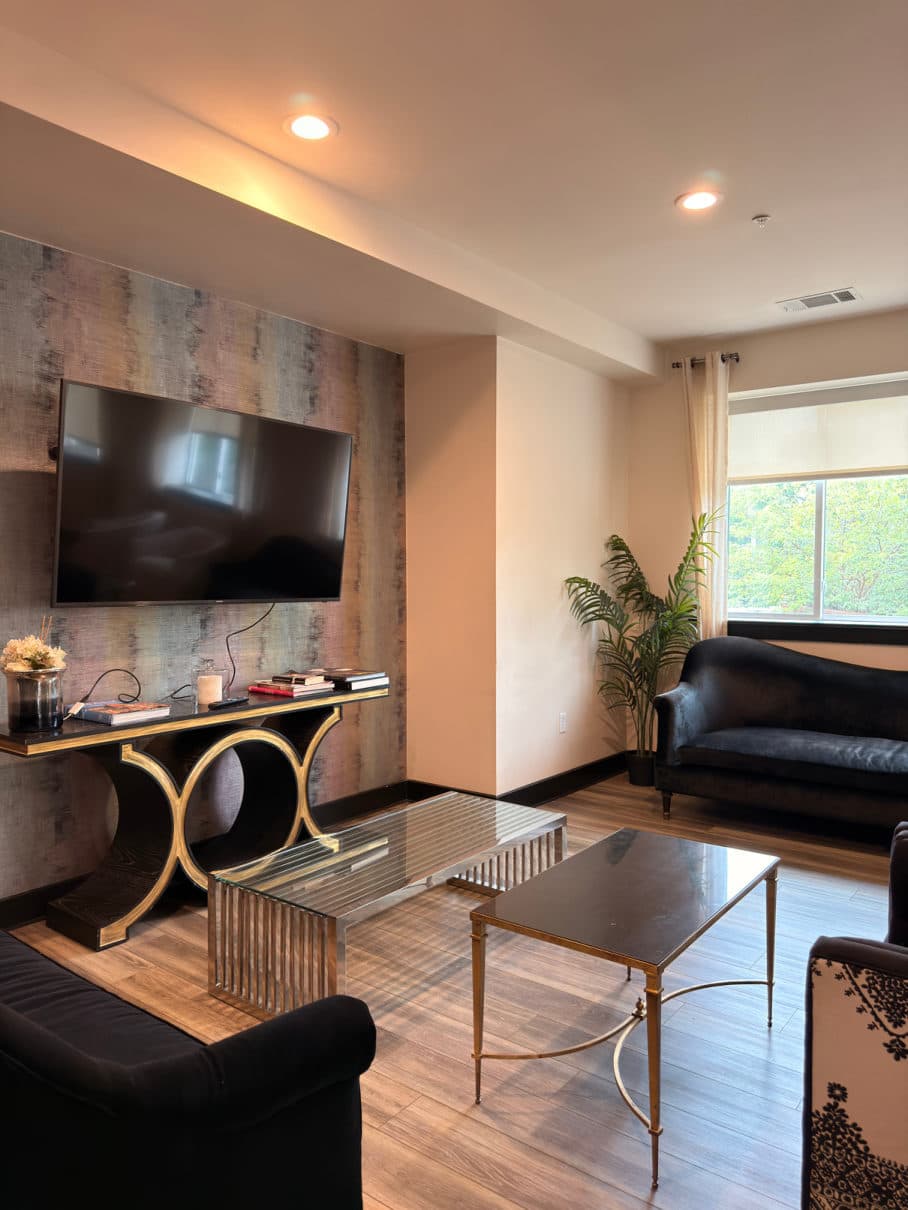 Chatelet lounge with a marble console
